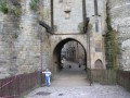 Jour 06 Photo 01 * Nous voil  Rennes. Une des fortifications de la ville. Je suis sur un pont-levis ! * 2048 x 1536 * (678KB)